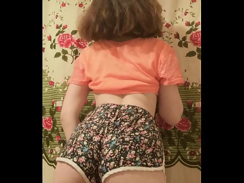 ❤️ Nwa ọhụrụ sexy na-eyipụ uwe mkpirisi ya na igwefoto Anal porn ️❤